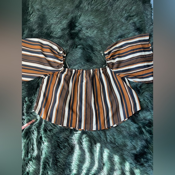 Plus size Crop Top with On our Off Shoulder Sleeves Fashionova 1X - Picture 6 of 8